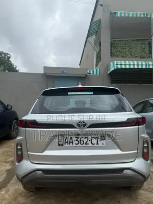 Nouveau Toyota Urban Cruiser 2024 Gris