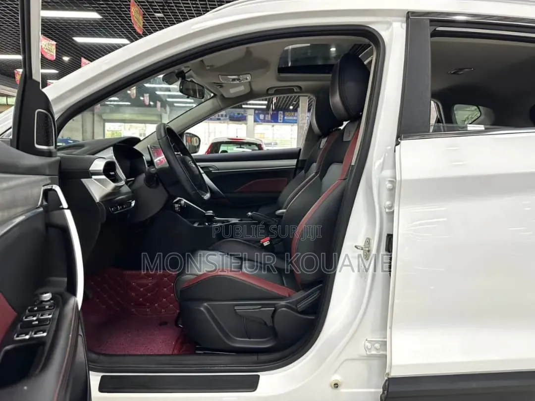 Geely Coolray 1.5 FWD 2022 Blanc cassé