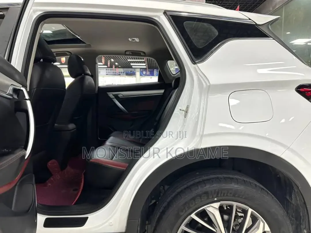 Geely Coolray 1.5 FWD 2022 Blanc cassé