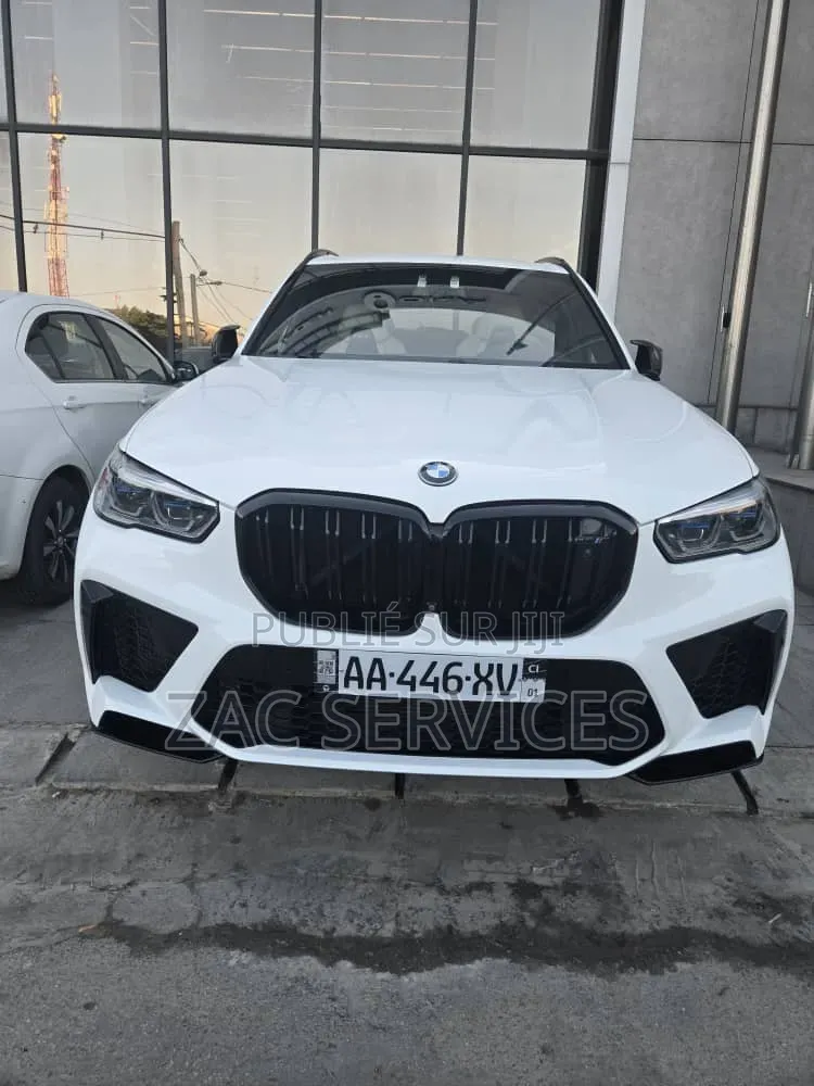 BMW X5 xDrive40i 2023 Blanc cassé