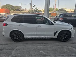 BMW X5 xDrive40i 2023 Blanc cassé