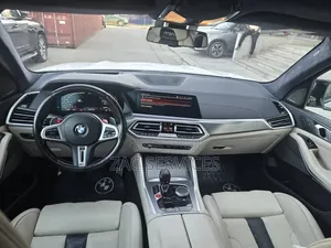 BMW X5 xDrive40i 2023 Blanc cassé
