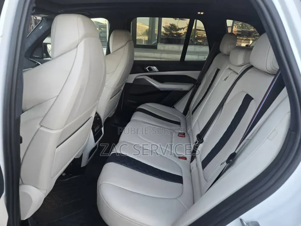 BMW X5 xDrive40i 2023 Blanc cassé