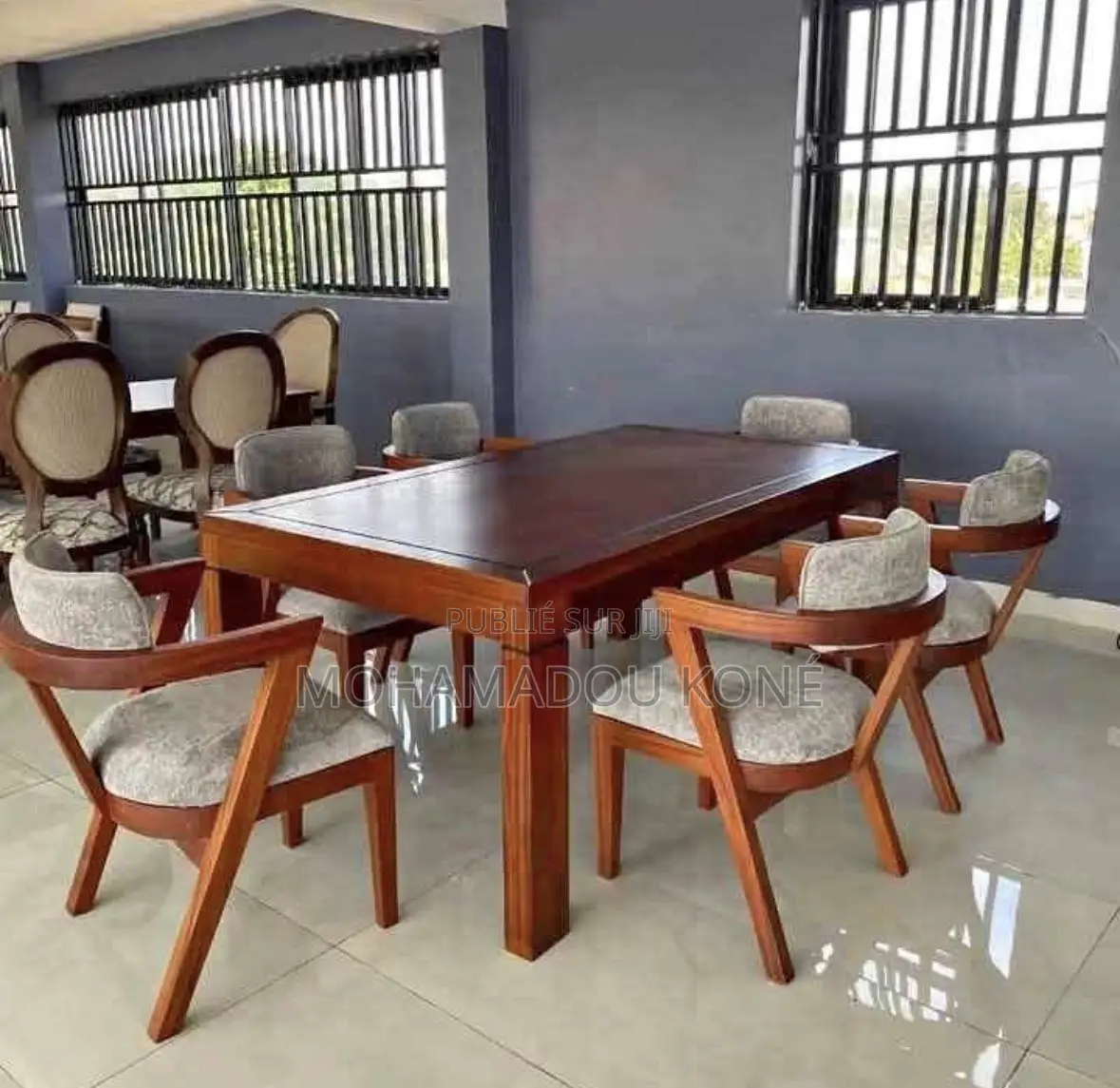 Table À Manger Plus Chaises en Bois