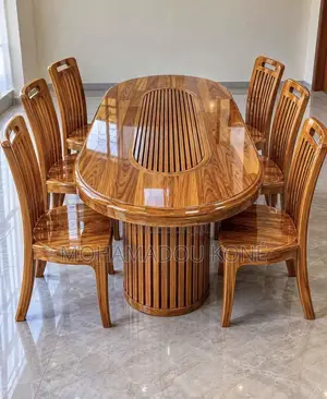 Table À Manger Plus Chaises en Bois