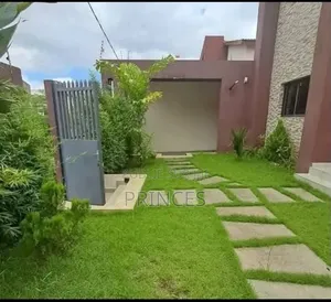 4chbre Duplex dans Prince Immobilier, Cocody à Vendre