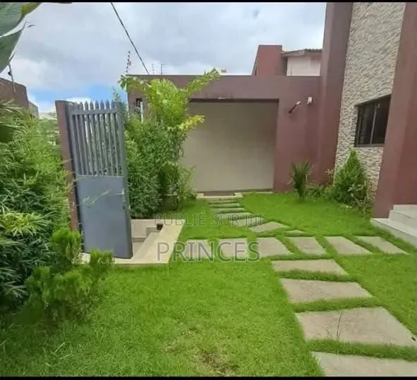 4chbre Duplex dans Prince Immobilier, Cocody à Vendre