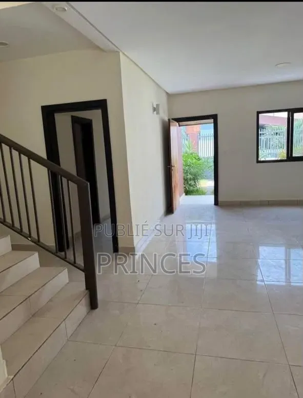 4chbre Duplex dans Prince Immobilier, Cocody à Vendre