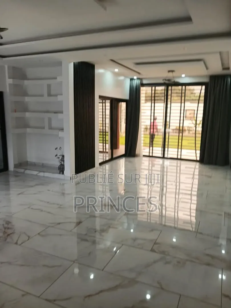 6chbre Duplex dans Prince Immobilier, Bingerville à Vendre