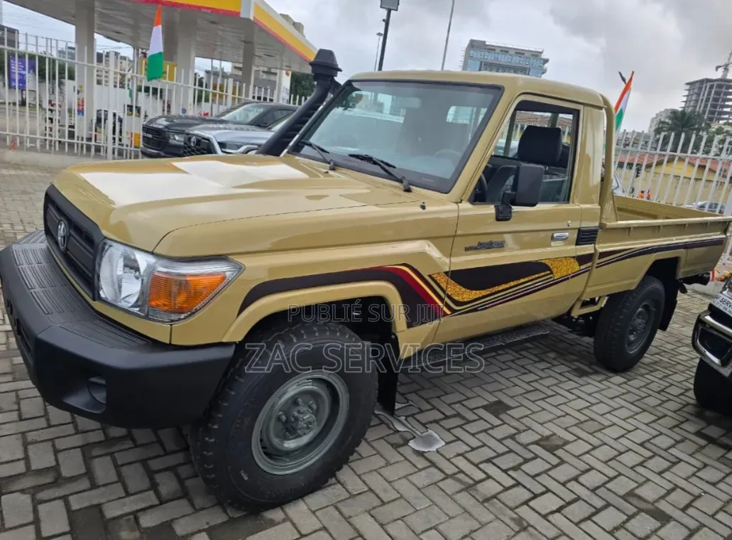 Nouveau Toyota Land Cruiser First Edition 2026 Beige