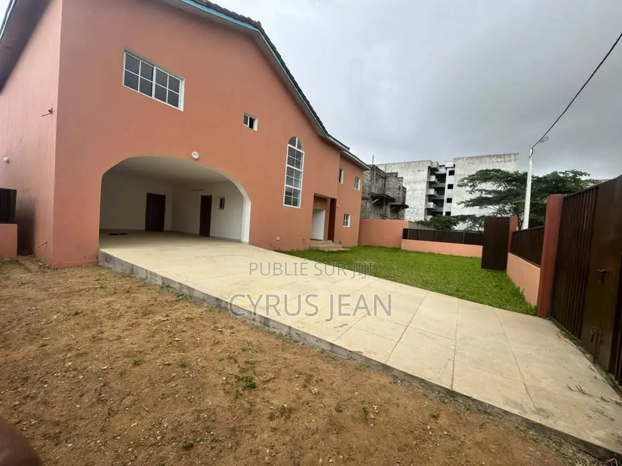 5chbre Duplex dans Cocody à Louer