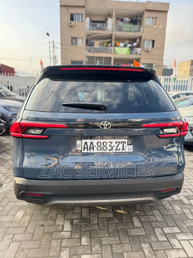 Toyota Grand Highlander Platinum AWD 2024 Gris