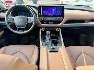 Toyota Grand Highlander Platinum AWD 2024 Gris