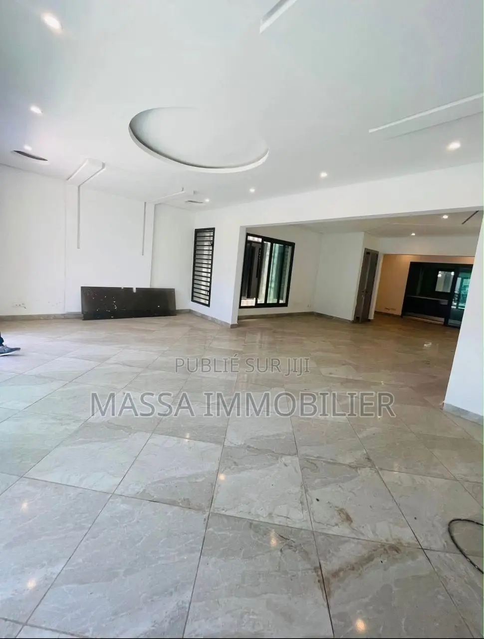 7chbre Duplex dans Massa Immobilier, Cocody à Louer