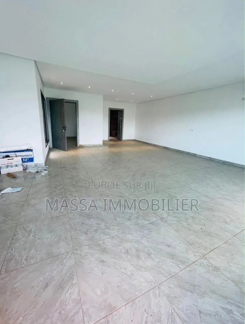 7chbre Duplex dans Massa Immobilier, Cocody à Louer