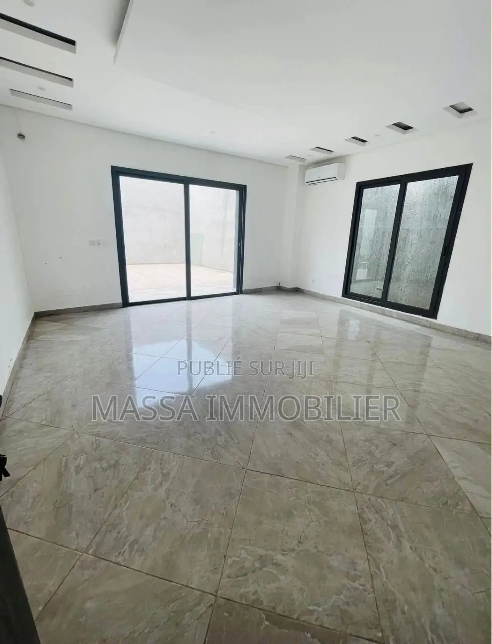 7chbre Duplex dans Massa Immobilier, Cocody à Louer