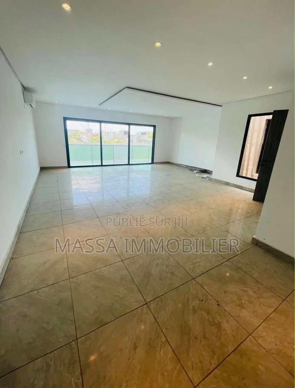 7chbre Duplex dans Massa Immobilier, Cocody à Louer