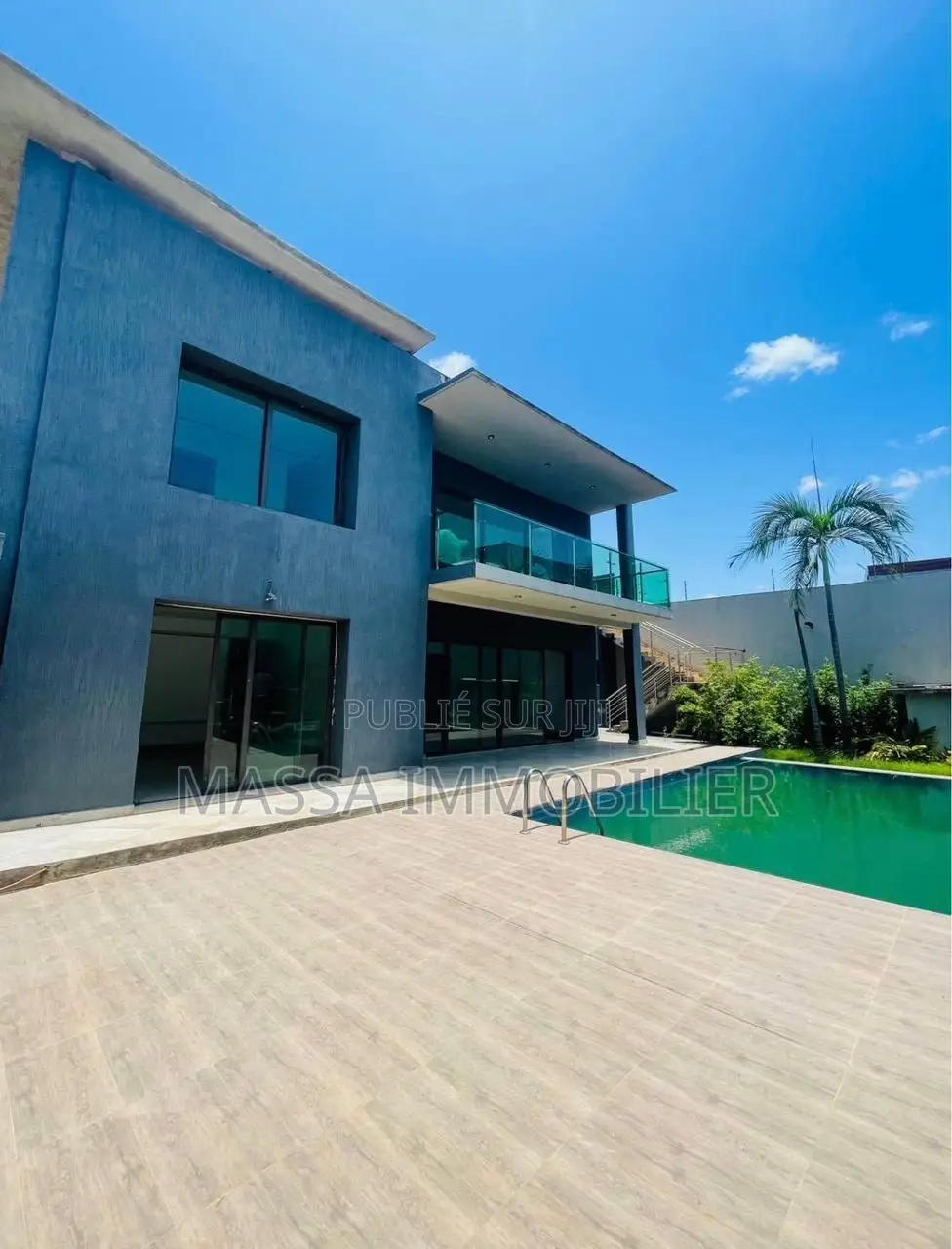 7chbre Duplex dans Massa Immobilier, Cocody à Louer