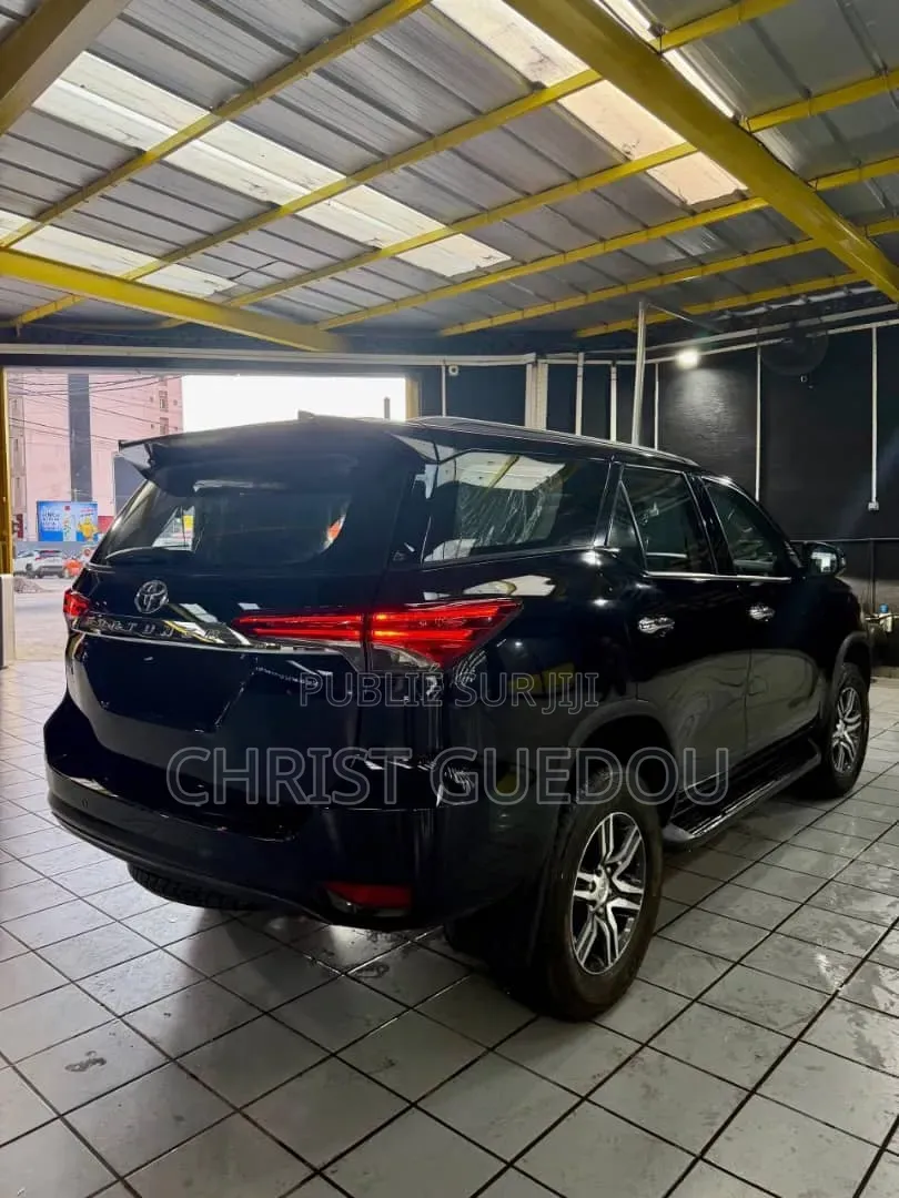 Toyota Fortuner 2025 Noir