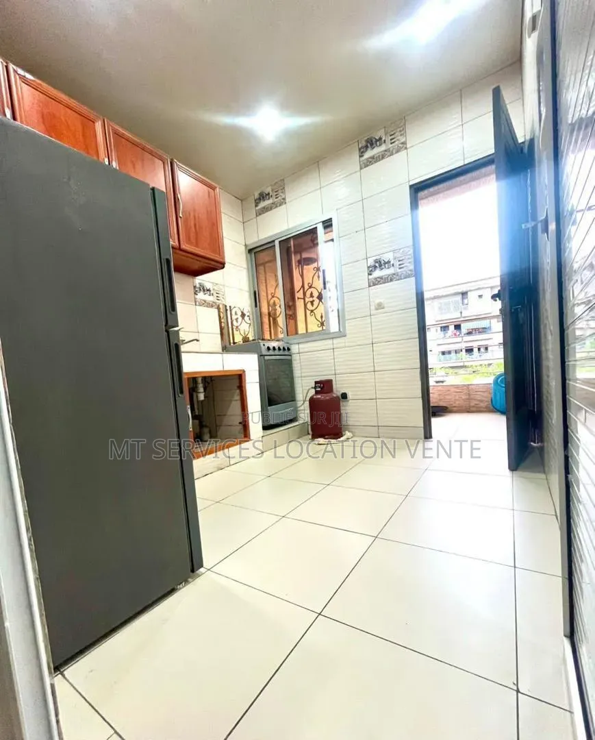 Meublé 3chbre Appartement dans Mt Le Lux À Petit, Cocody à Louer