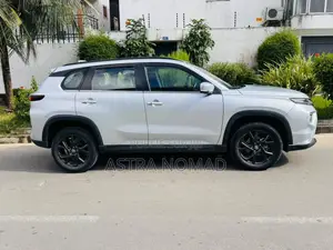 Nouveau Toyota Urban Cruiser 2025 Gris