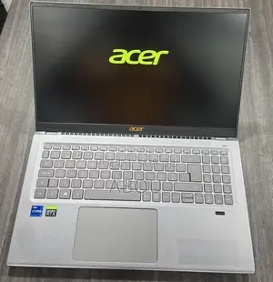 Ordinateur portable Acer Swift 16GB Intel Core i7 SSD 1T