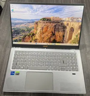Ordinateur portable Acer Swift 16GB Intel Core i7 SSD 1T