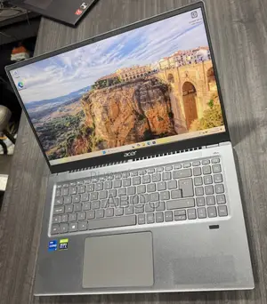 Ordinateur portable Acer Swift 16GB Intel Core i7 SSD 1T