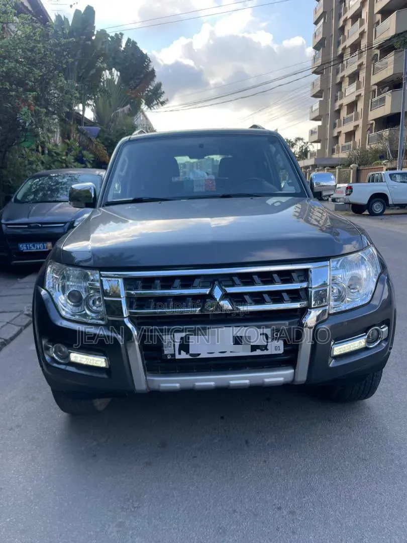 Mitsubishi Pajero V90 3.0 V6 GLS/GLX 2020 Argenté