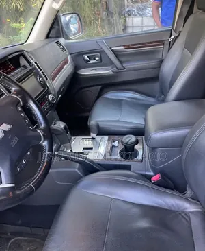 Mitsubishi Pajero V90 3.0 V6 GLS/GLX 2020 Argenté