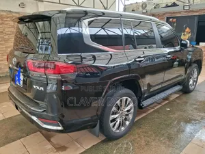 Toyota Land Cruiser 2023 Noir