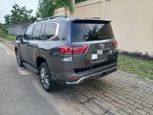 Toyota Land Cruiser 76 Series 2024 Noir