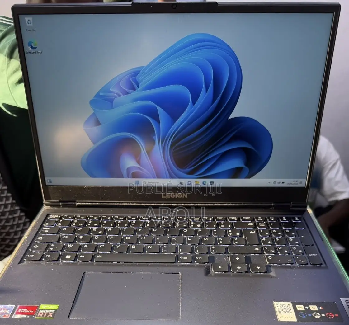 Ordinateur portable Lenovo Legion 5 16GB AMD Ryzen 5 SSD 512GB