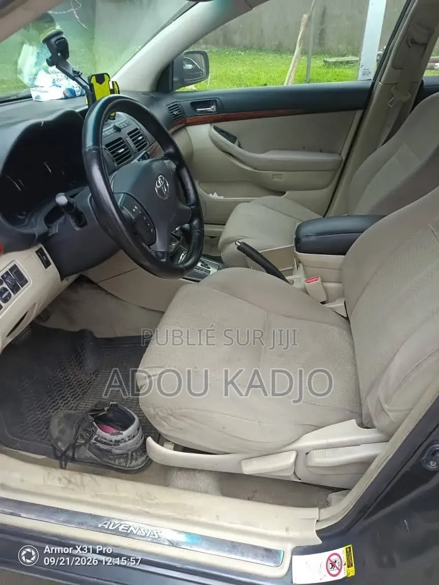 Toyota Avensis 1.8 Executive 2005 Gris