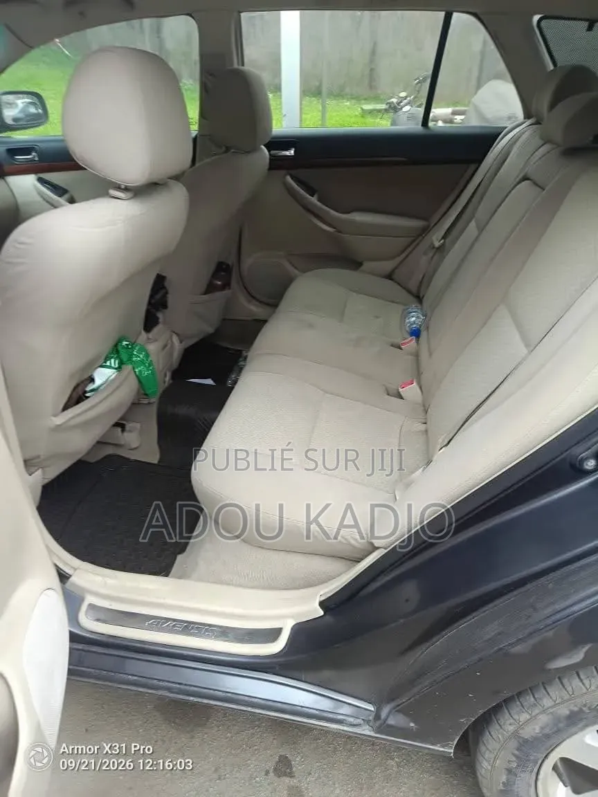 Toyota Avensis 1.8 Executive 2005 Gris
