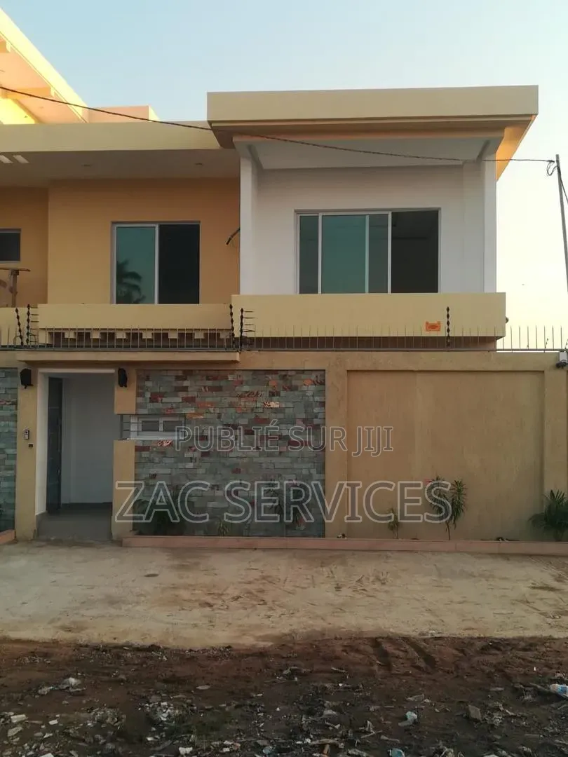 13chbre Duplex dans Zac Services, Cocody à Vendre