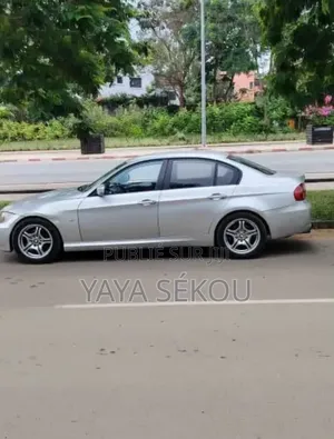 Nouveau BMW 318i 2025 Blanc cassé
