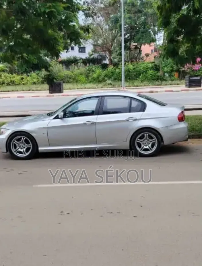Nouveau BMW 318i 2025 Blanc cassé