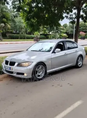 Nouveau BMW 318i 2025 Blanc cassé