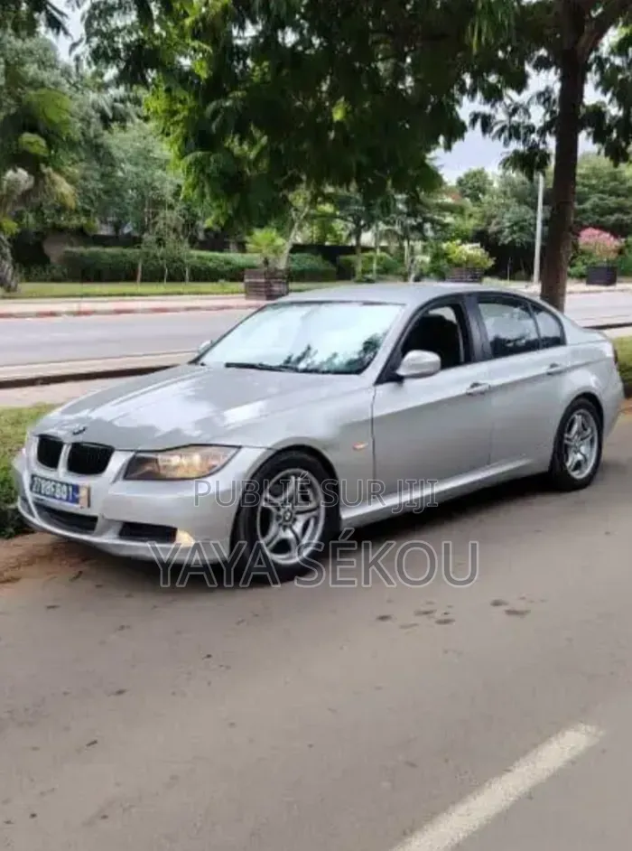 Nouveau BMW 318i 2025 Blanc cassé