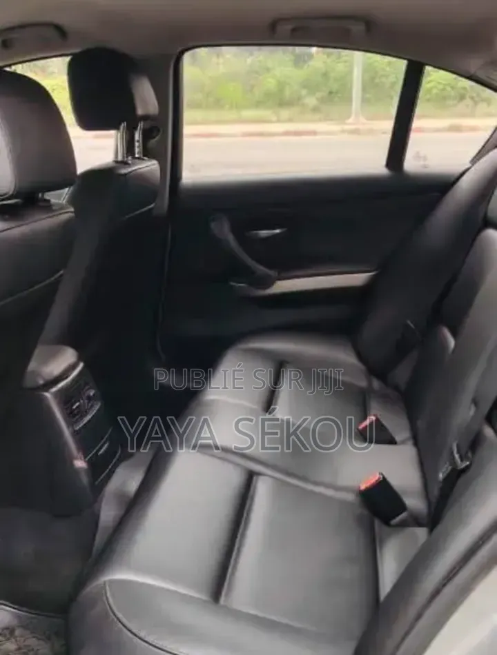 Nouveau BMW 318i 2025 Blanc cassé