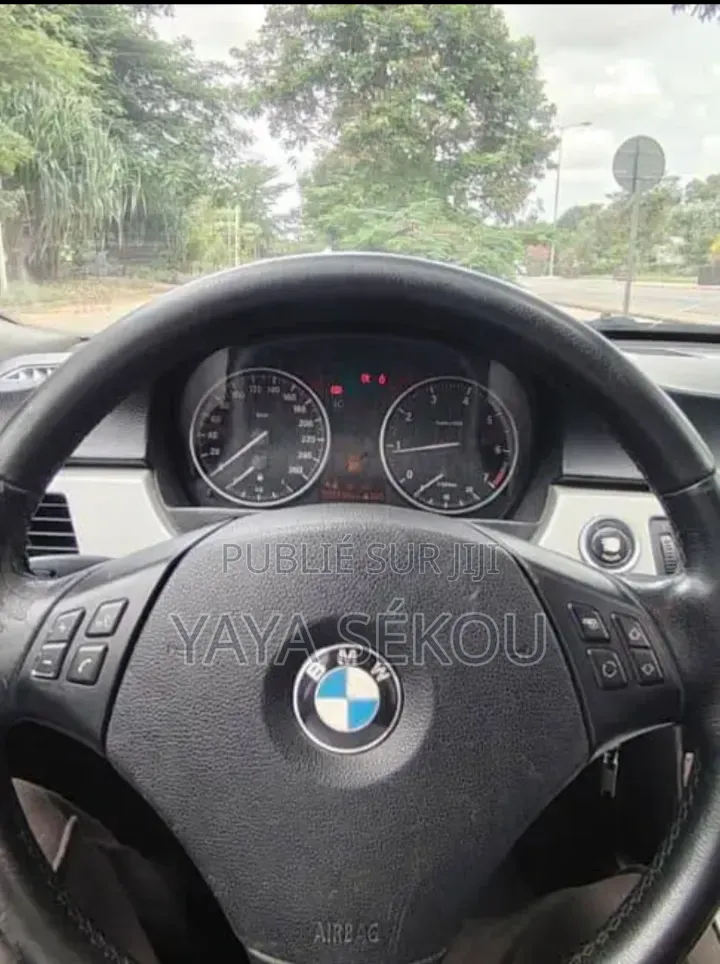 Nouveau BMW 318i 2025 Blanc cassé