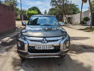 Mitsubishi L200 2020 Gris