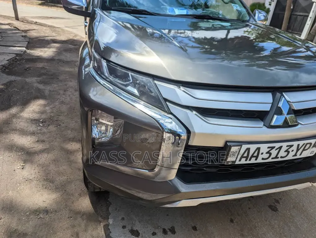 Mitsubishi L200 2020 Gris