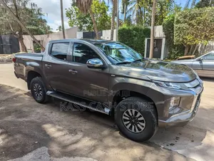 Mitsubishi L200 2020 Gris