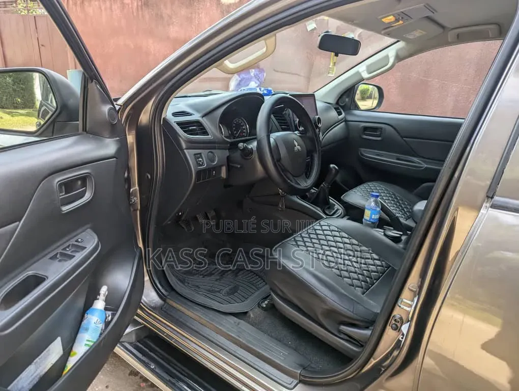 Mitsubishi L200 2020 Gris