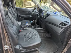 Mitsubishi L200 2020 Gris
