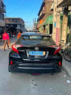 Toyota C-HR XLE FWD Sport Utility (2.0L 4cyl 2AM) 2018 Noir