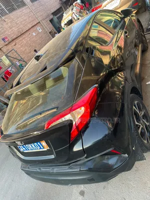 Toyota C-HR XLE FWD Sport Utility (2.0L 4cyl 2AM) 2018 Noir