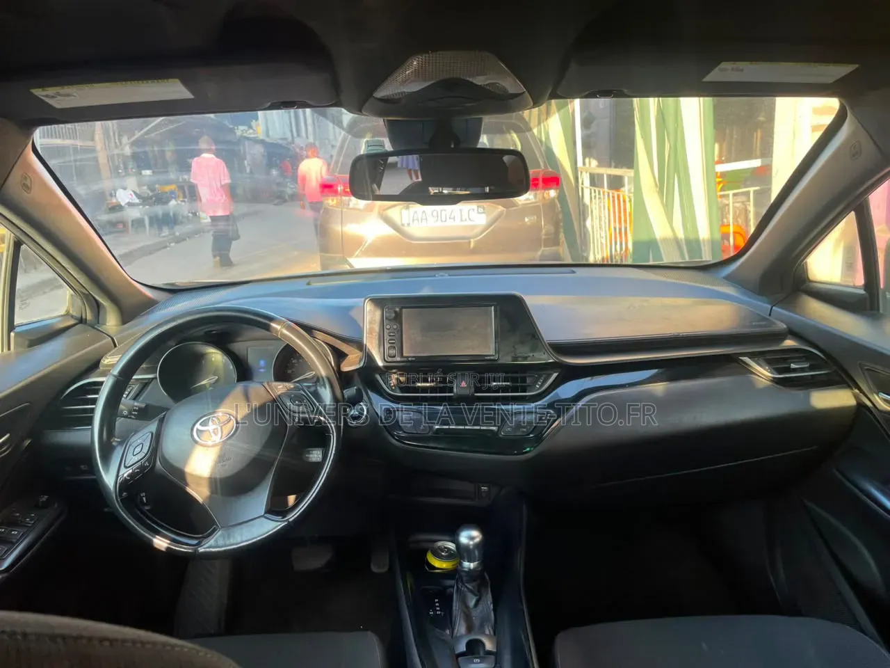 Toyota C-HR XLE FWD Sport Utility (2.0L 4cyl 2AM) 2018 Noir